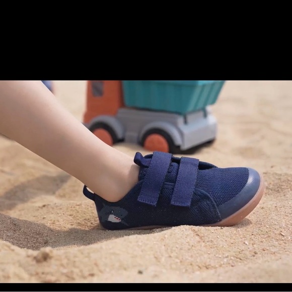 NWT-Wide Feet shoes Toddler 3 yrs old - Picture 7 of 14